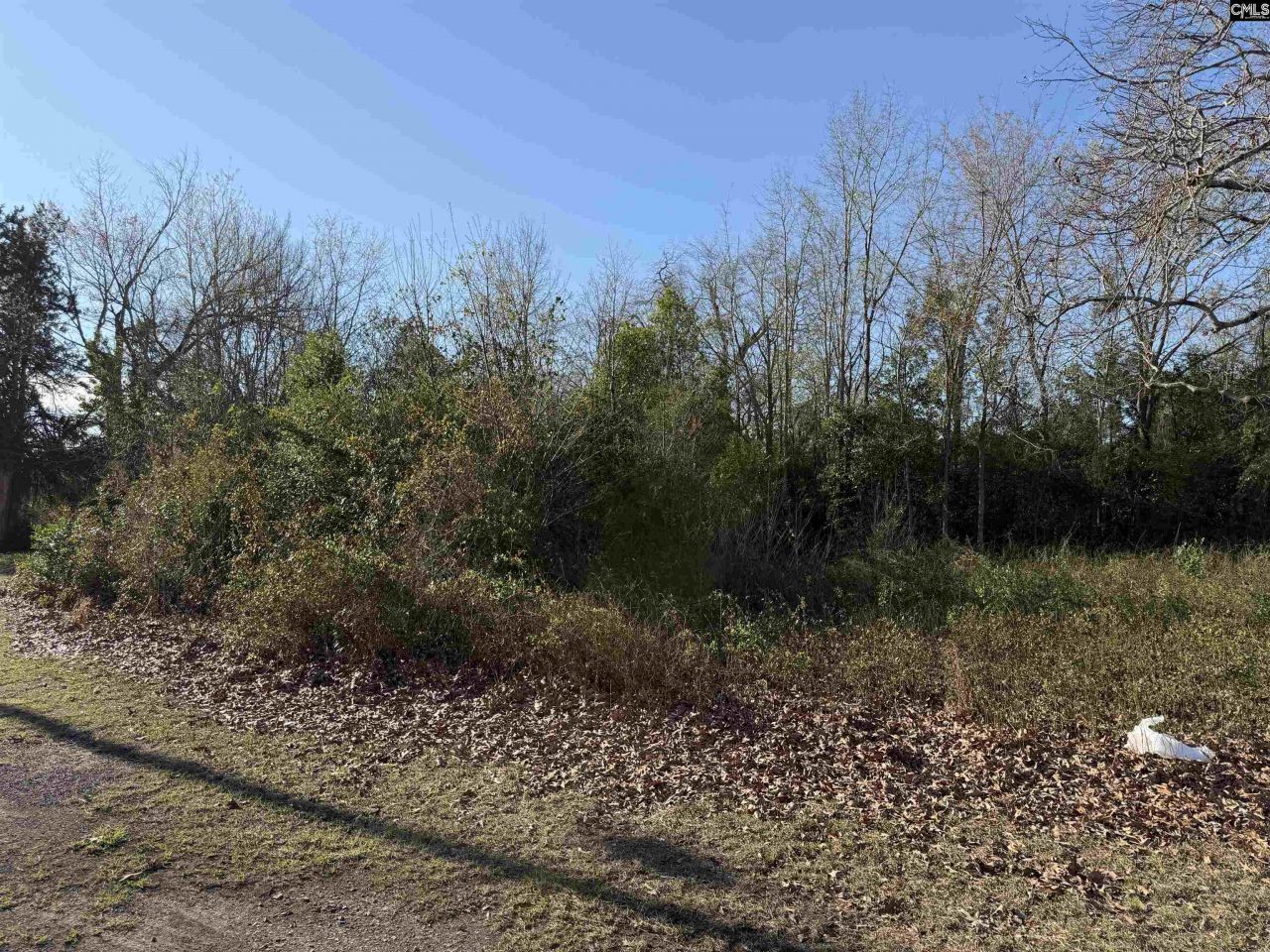 105 Main Street S Photo 8