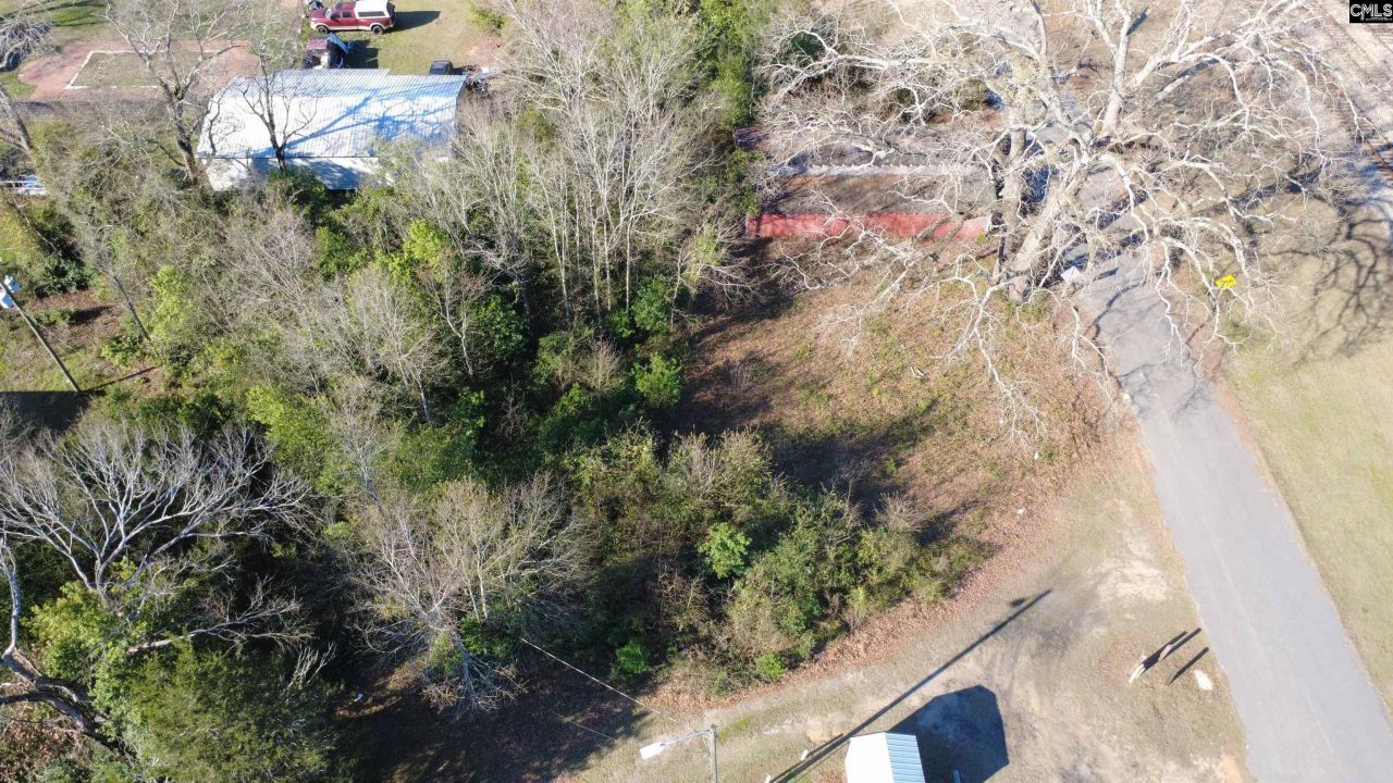 105 Main Street S Photo 9