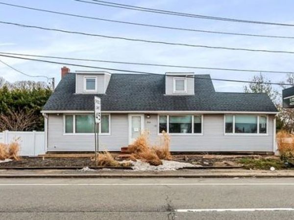 930 Sunrise Highway , North Babylon, NY 11704