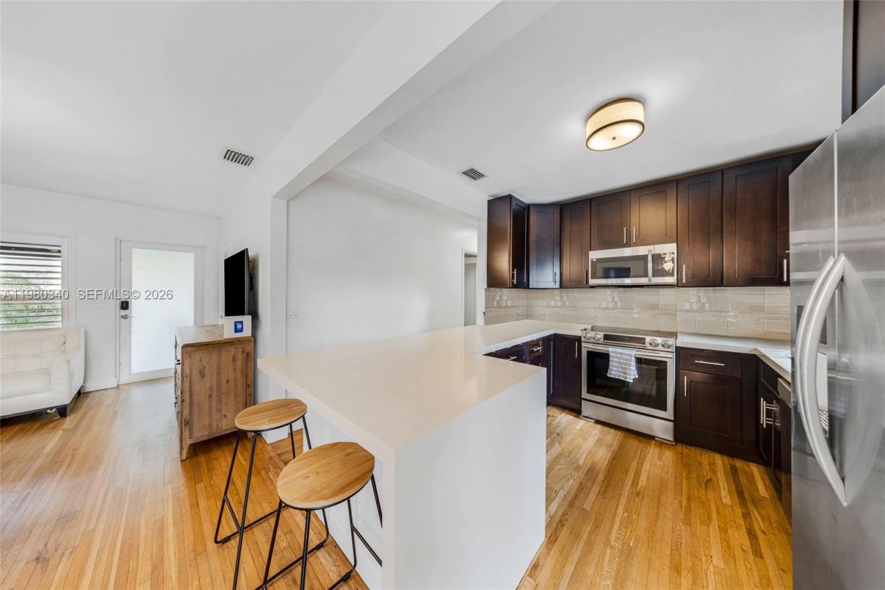 172 Bentley Dr, Miami Springs, FL 33166 Photo