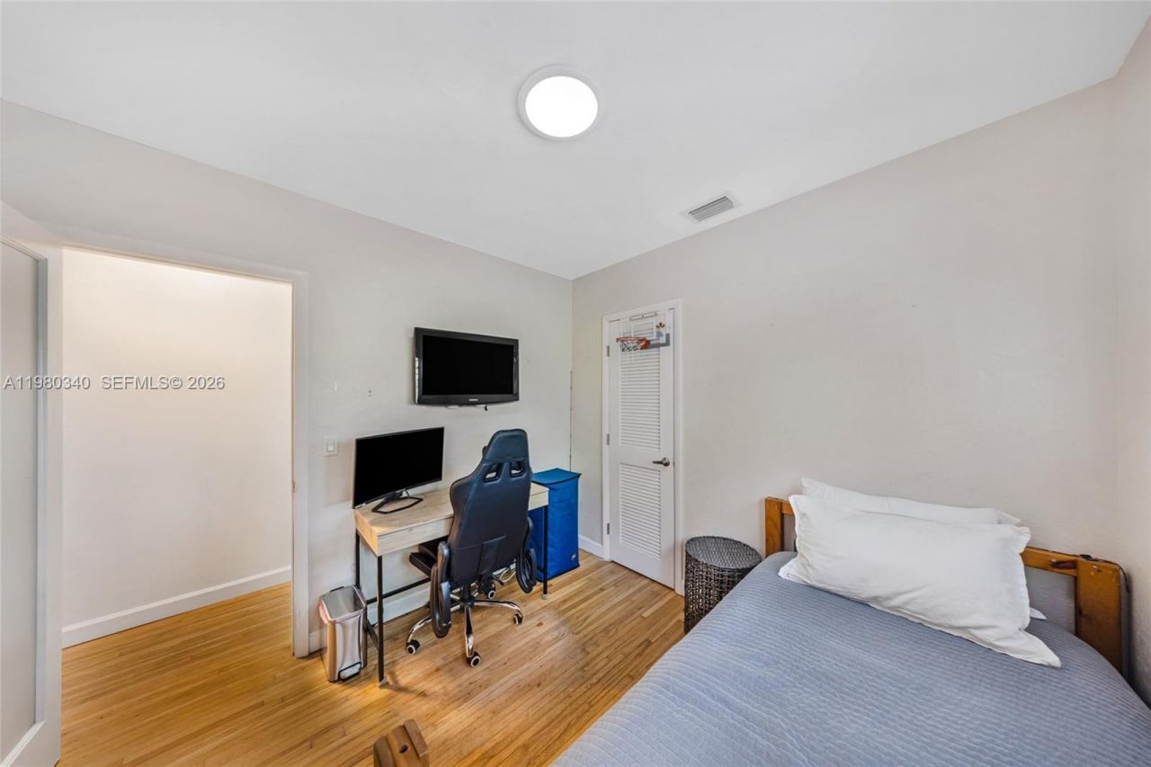 172 Bentley Dr, Miami Springs, FL 33166 Photo