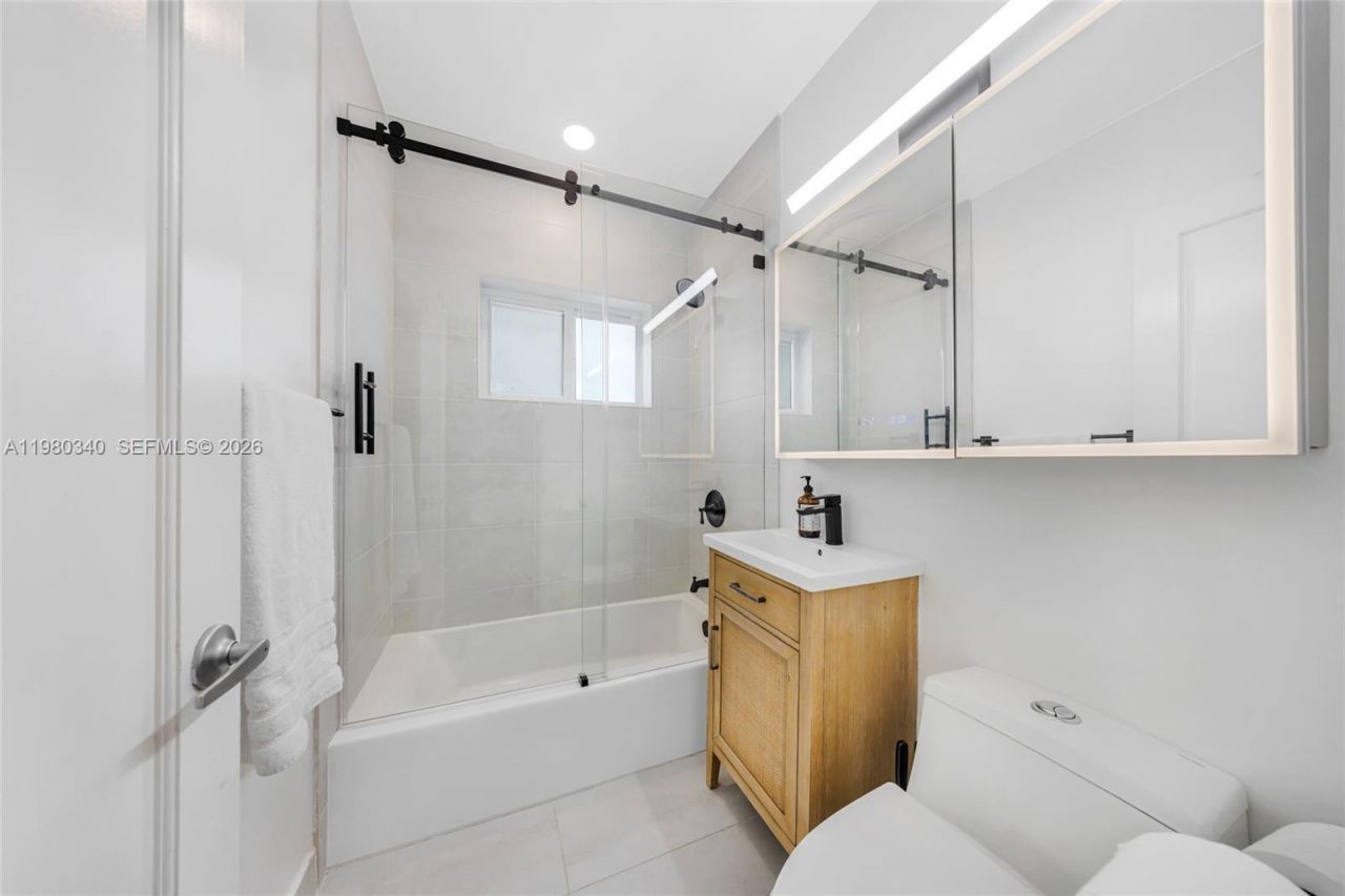 172 Bentley Dr, Miami Springs, FL 33166 Photo