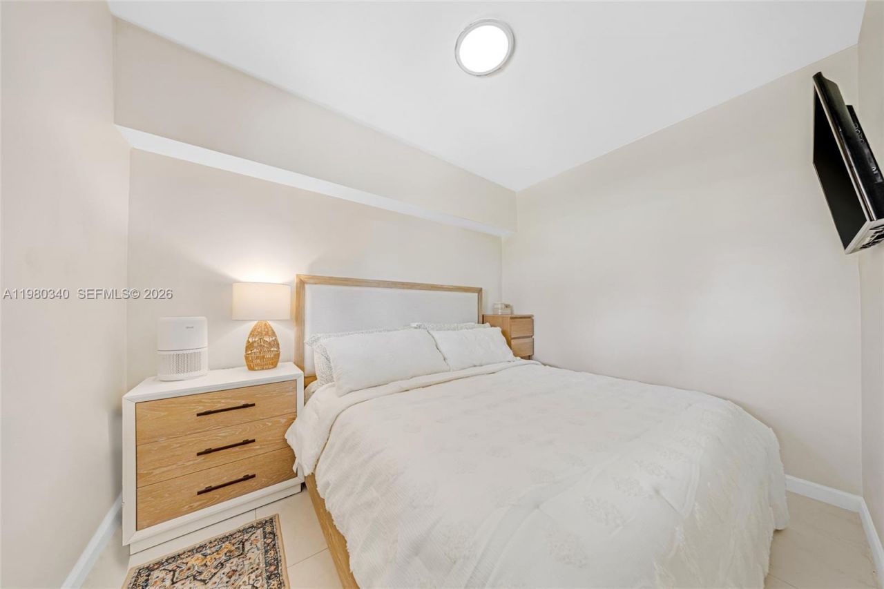 172 Bentley Dr, Miami Springs, FL 33166 Photo