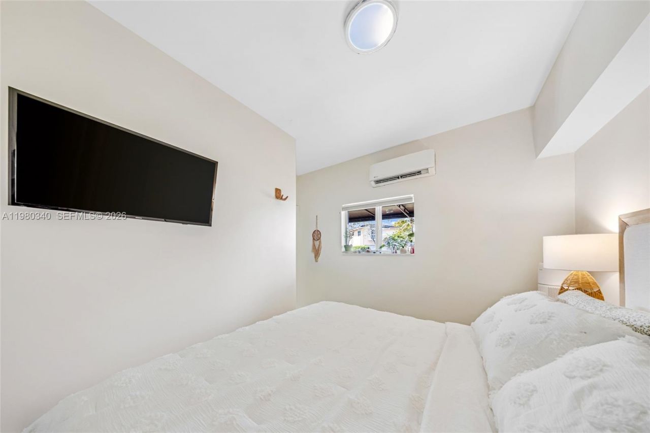 172 Bentley Dr, Miami Springs, FL 33166 Photo