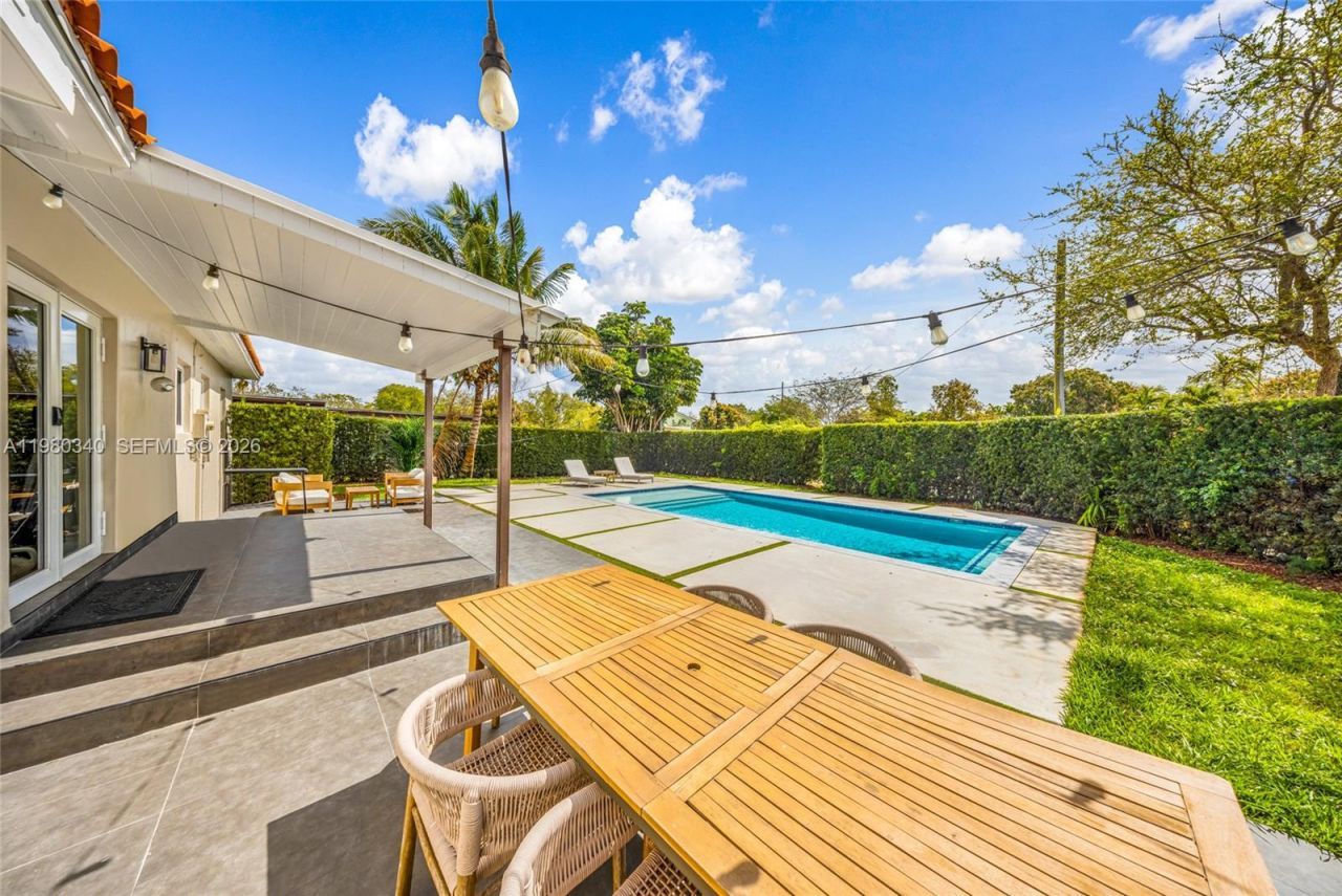 172 Bentley Dr, Miami Springs, FL 33166 Photo