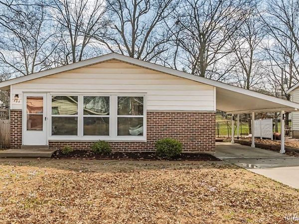 520 Pinellas Drive , Crestwood, MO 63126