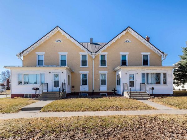 100 N 4th Street, Bellevue, IA 52031