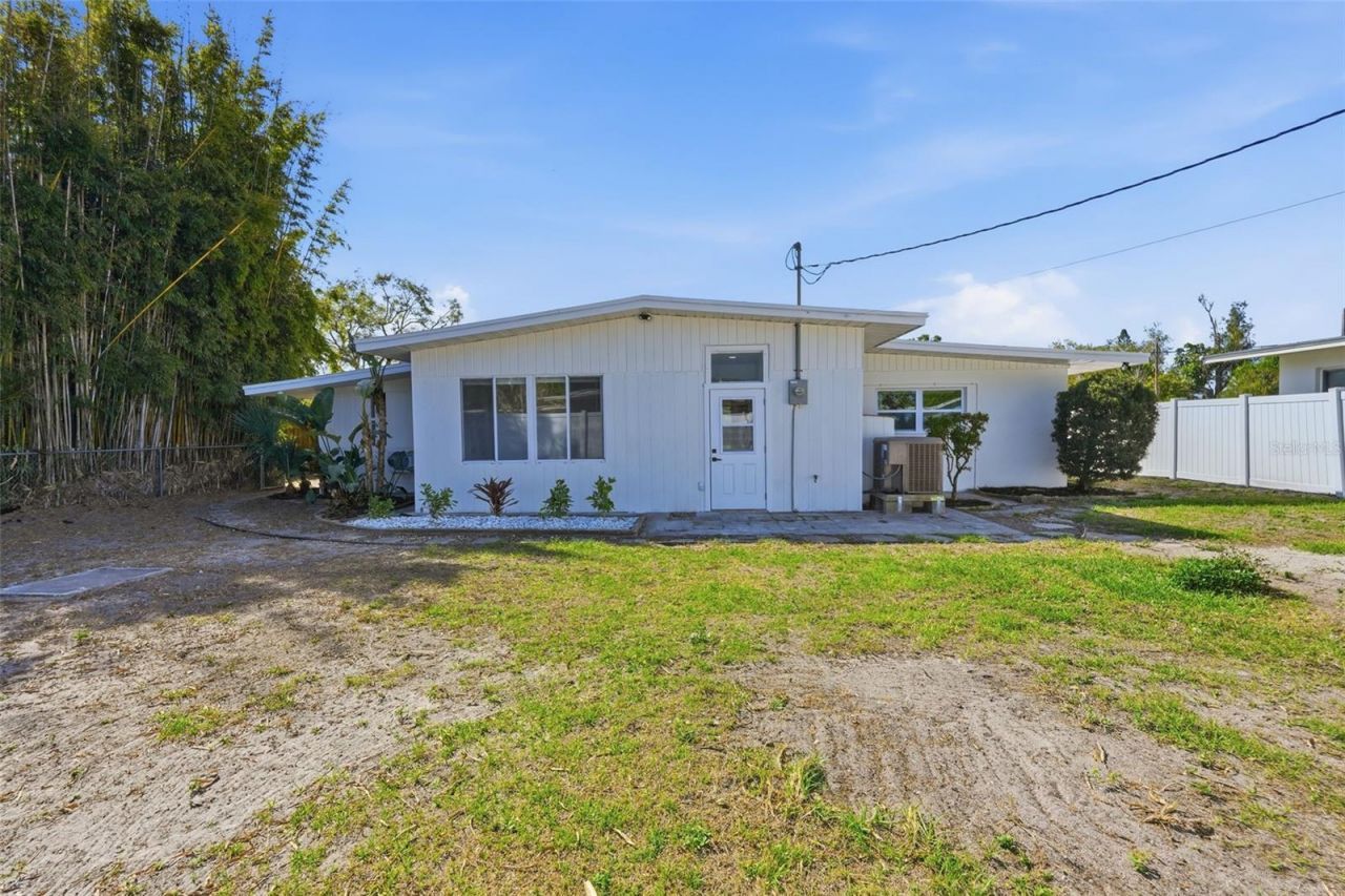 2989 Greenbriar Street , Sarasota, FL 34237 Photo