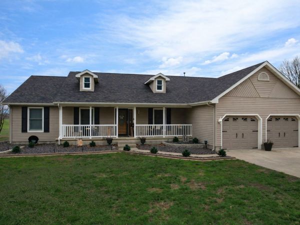 2861 College Street Road, Salem, IL 62881