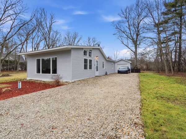 528 Charlotte Avenue, Crystal Lake, IL 60014