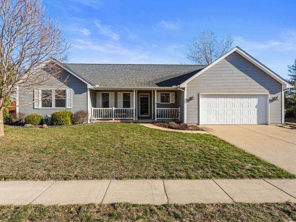 1202 Edgeview Drive, Mahomet, IL 61853