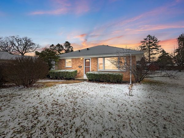 19 N East Avenue, South Elgin, IL 60177