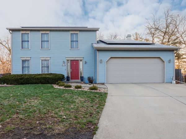 2004 Hidden Lake Road, Bloomington, IL 61704