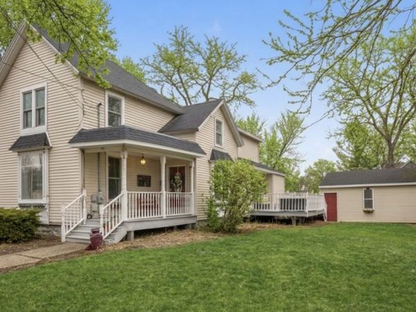 121 S Walkup Avenue, Crystal Lake, IL 60014