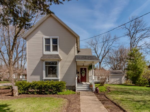 121 S Walkup Avenue, Crystal Lake, IL 60014