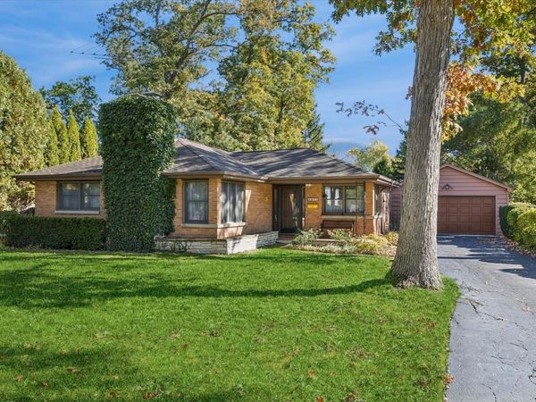 1473 Edgewood Road, Lake Forest, IL 60045