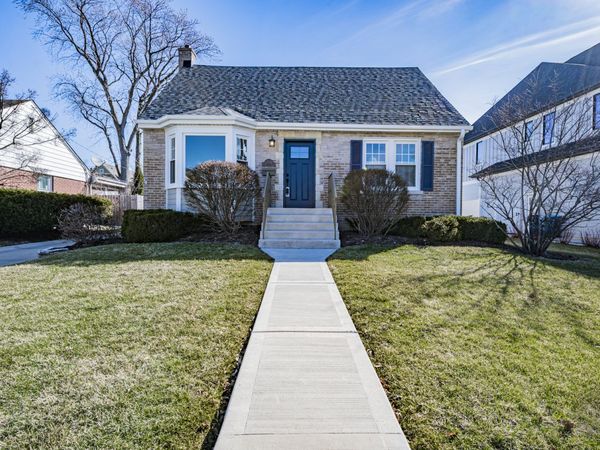 593 S Sunnyside Avenue, Elmhurst, IL 60126