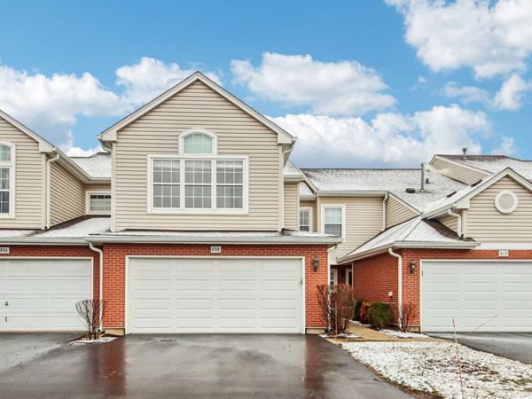 808 Old Checker Road, Buffalo Grove, IL 60089