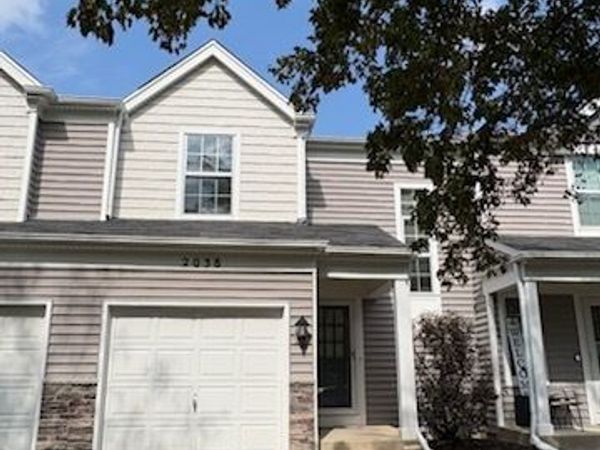 2038 College Green Drive, Elgin, IL 60123