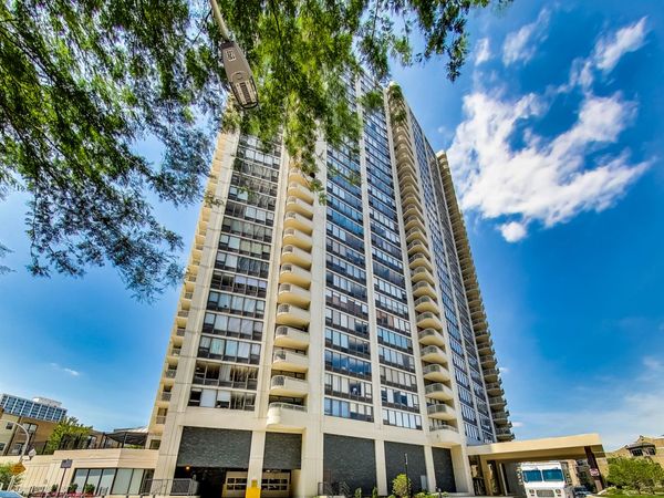 3930 N Pine Grove Avenue, Unit 1714, Chicago, IL 60613