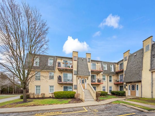 810 N River Road, Unit 1C, Mount Prospect, IL 60056