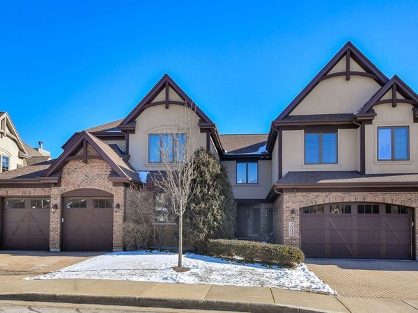 2009 MacKenzie Place, Unit 2009, Wheaton, IL 60187