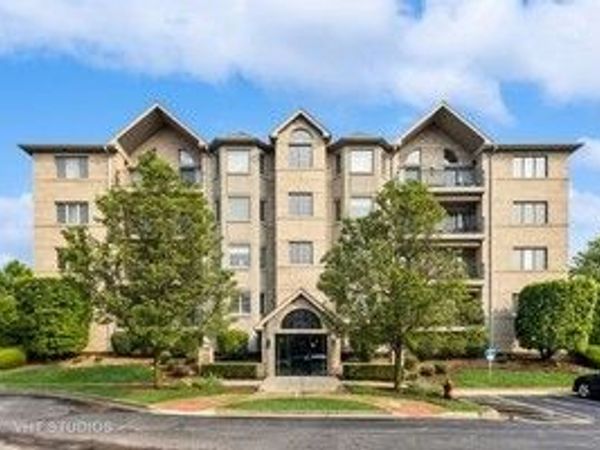 8505 Woodward Avenue, Unit 201, Woodridge, IL 60517
