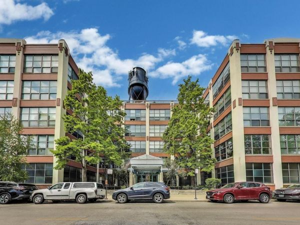 1800 W Roscoe Street, Unit 206, Chicago, IL 60657