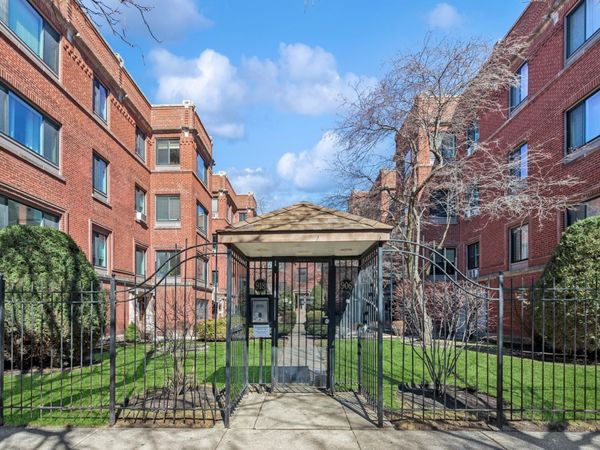 908 W Sunnyside Avenue, Unit 2C, Chicago, IL 60640