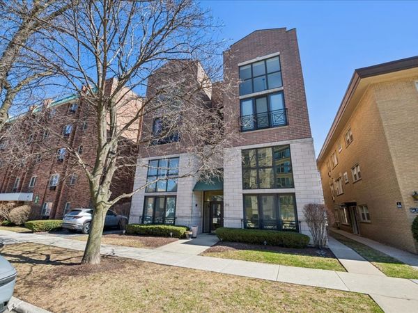 212 Marengo Avenue, Unit 2N, Forest Park, IL 60130