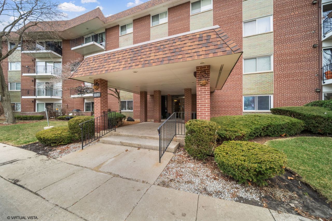 1025 S Fernandez Avenue, Unit 4M, Arlington Heights, IL 60005 Main Photo
