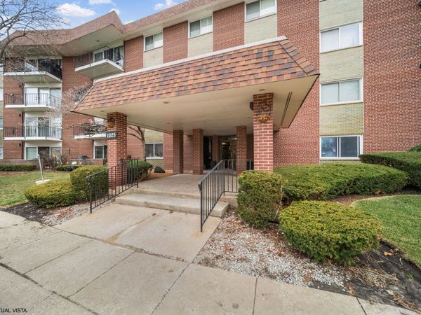 1025 S Fernandez Avenue, Unit 4M, Arlington Heights, IL 60005