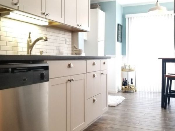 813 Valley Stream Drive, Unit D, Wheeling, IL 60090