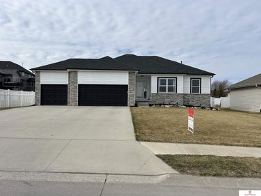 8022 N 159th Avenue, Bennington, NE 68007