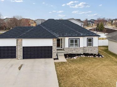 8022 N 159th Avenue, Bennington, NE 68007