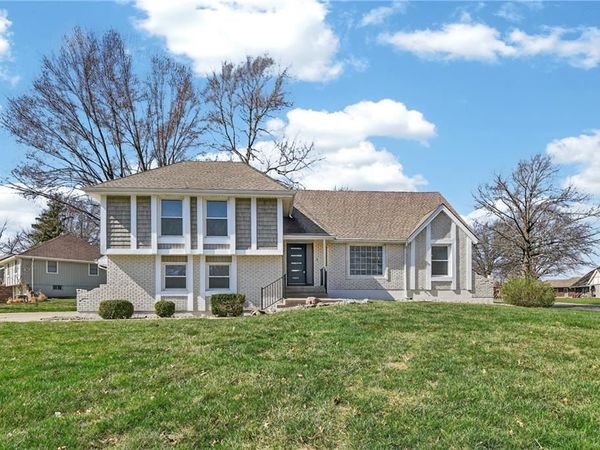 308 SE Richardson Place, Lee's Summit, MO 64063