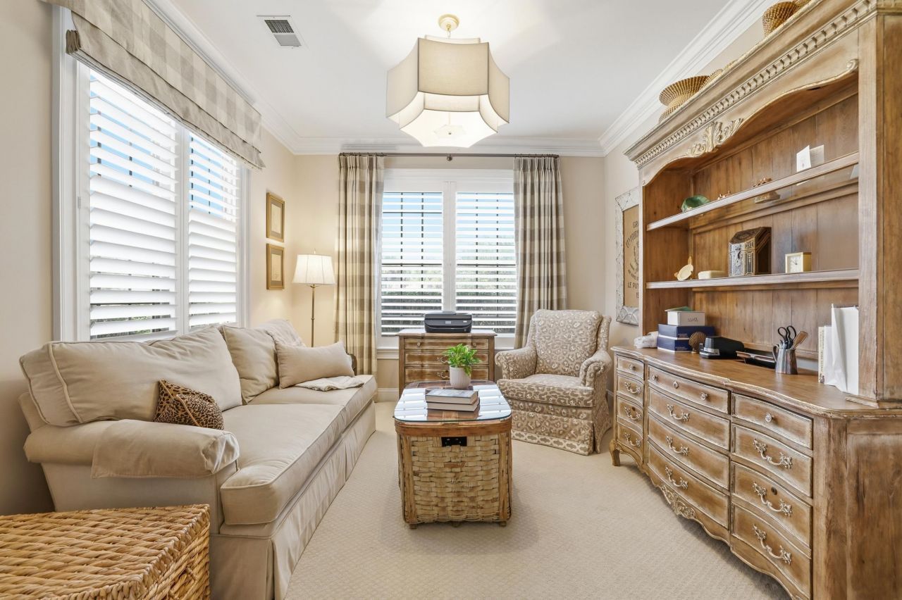 42 Courtyard Circle Photo 12