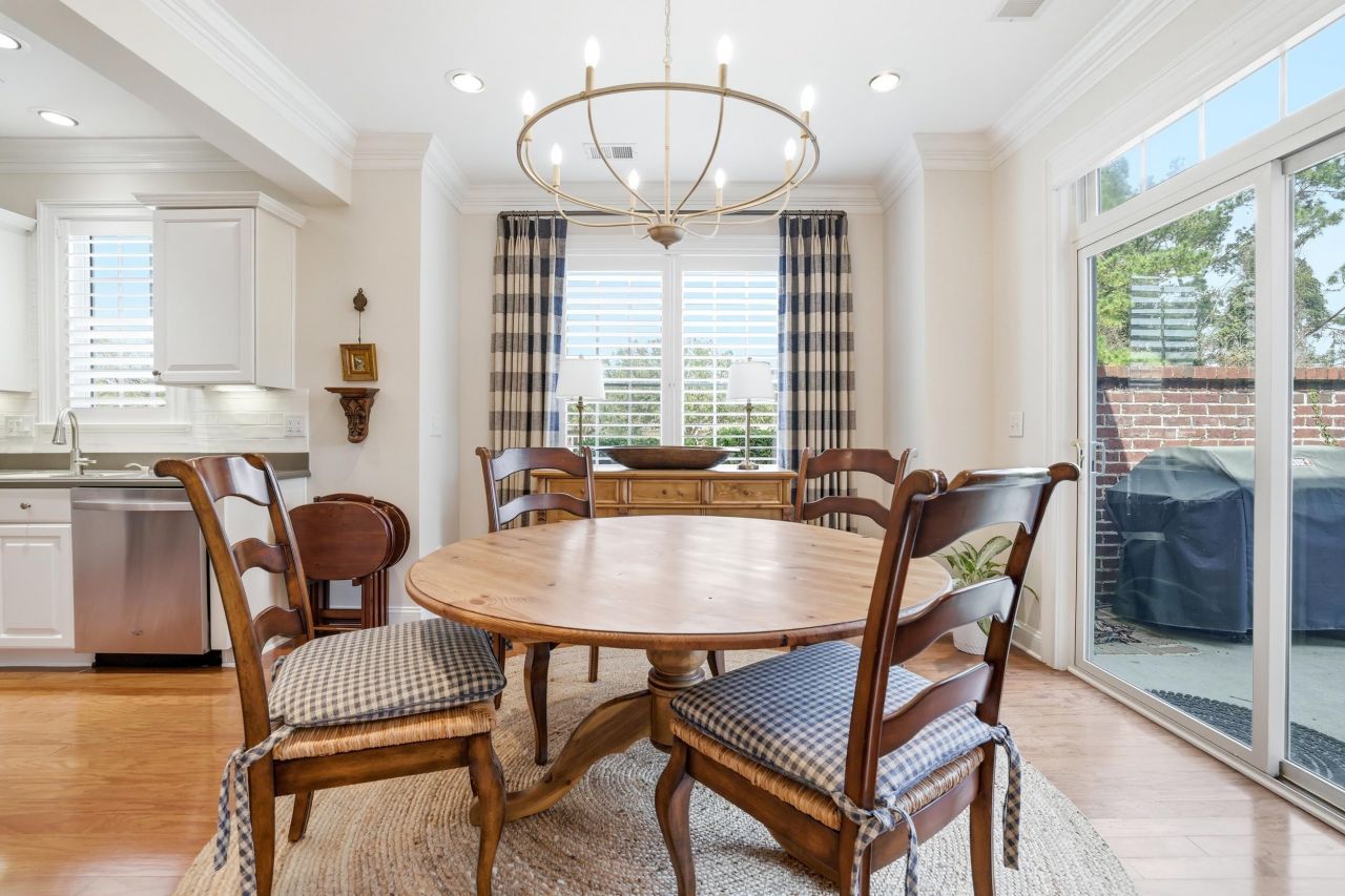 42 Courtyard Circle Photo 23