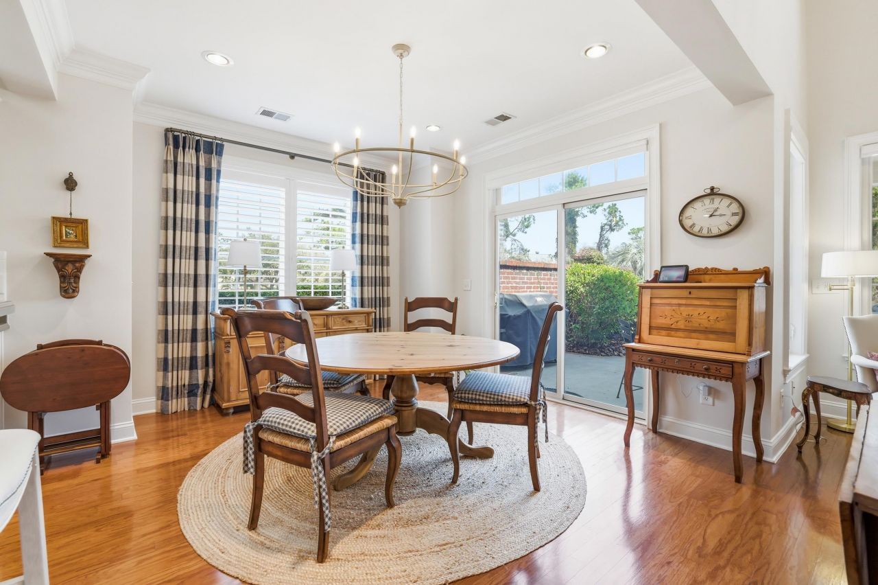 42 Courtyard Circle Photo 24