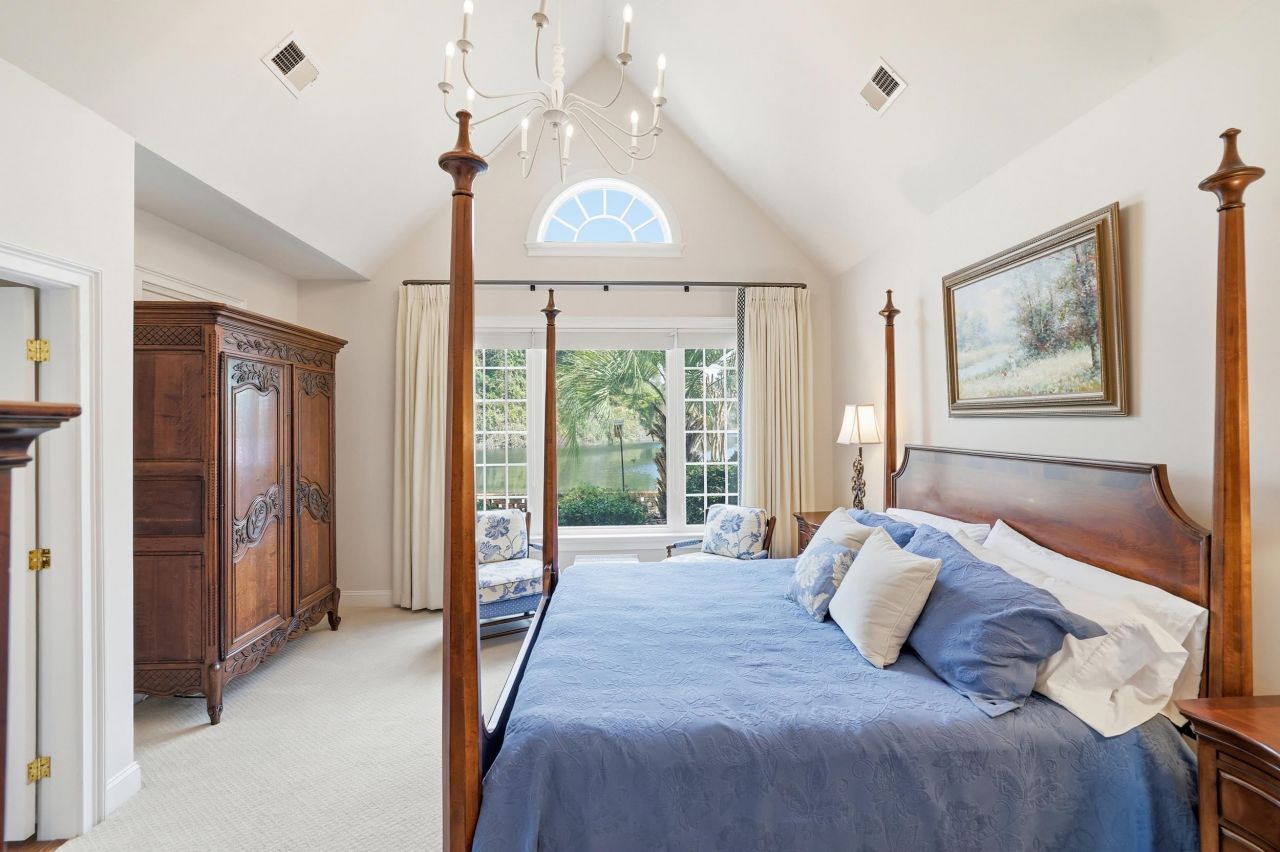 42 Courtyard Circle Photo 36