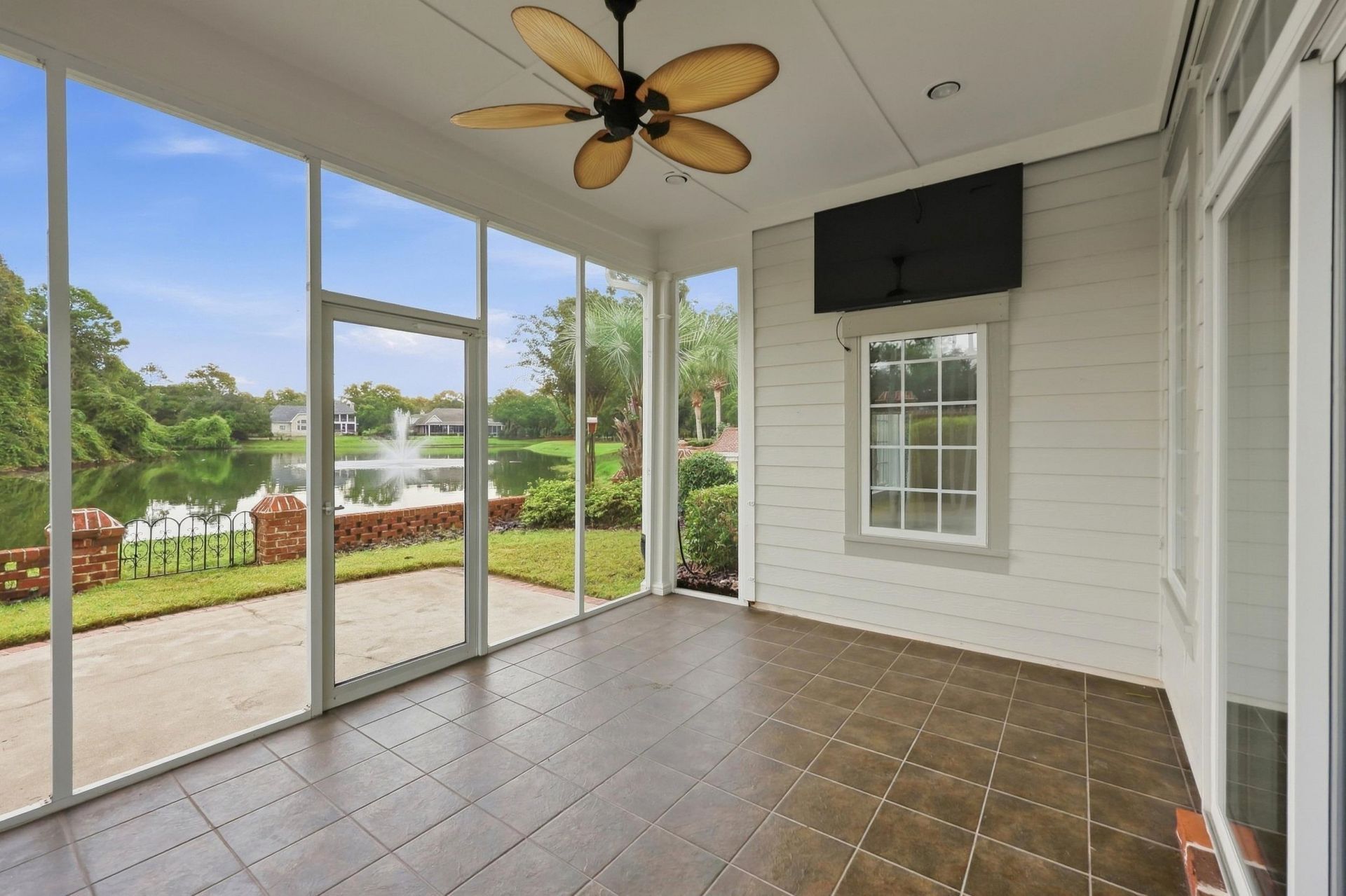 42 Courtyard Circle Photo 37