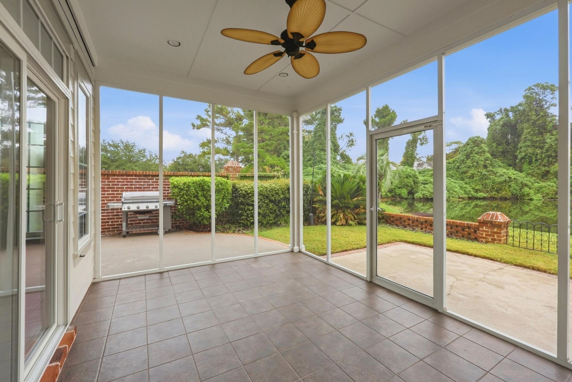 42 Courtyard Circle Photo 38