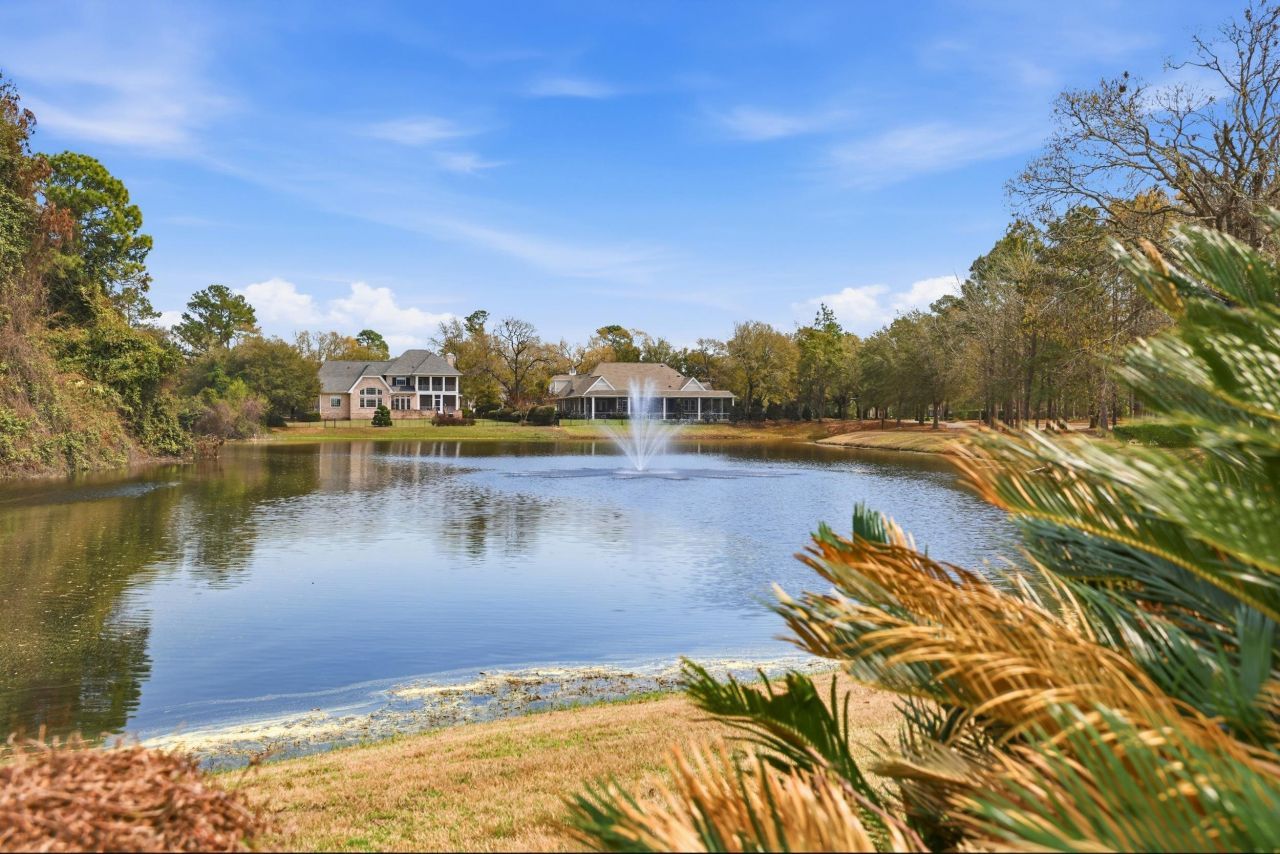 42 Courtyard Circle Photo 4