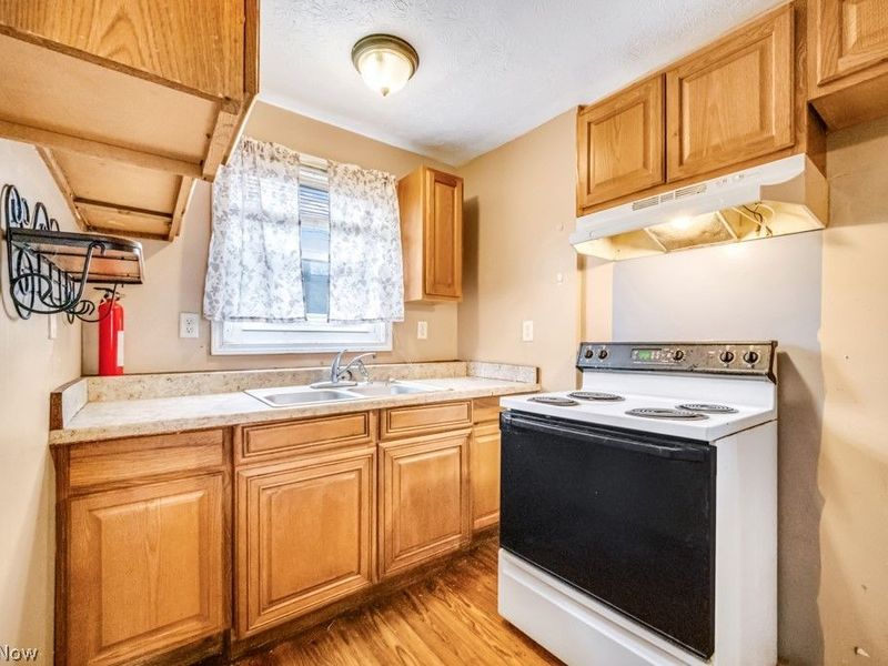 604 Walton Street, Ravenna, OH 44266 Photo 4