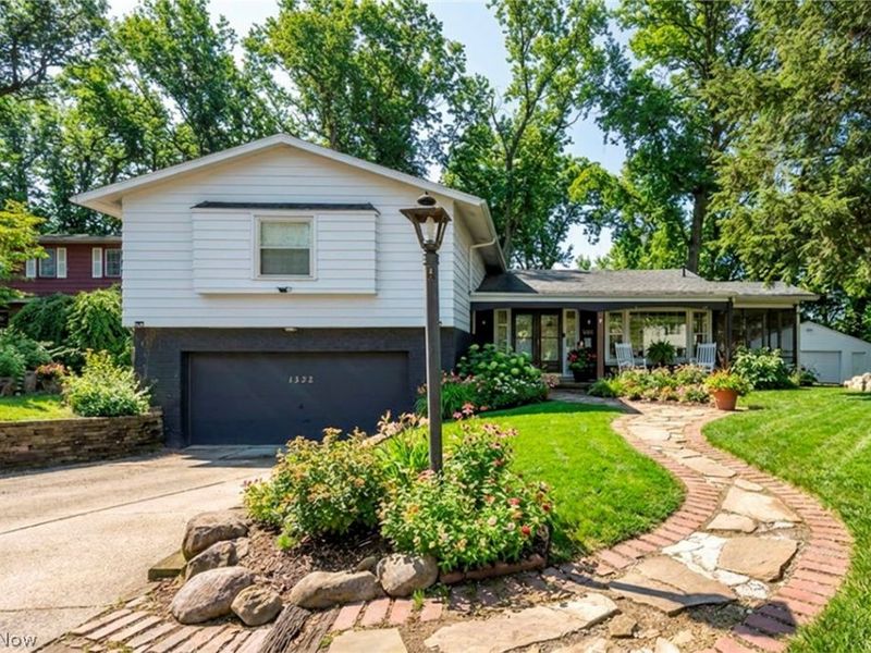 1332 Shanabrook Drive, Akron, OH 44313 Photo 2