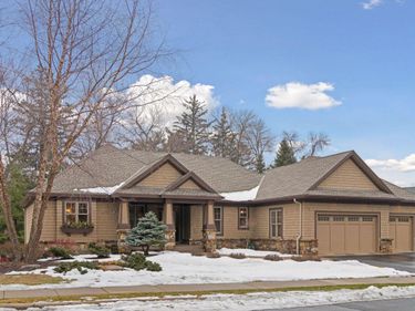 2121 Crestview Drive , Chanhassen, MN 55331