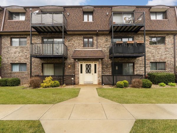7632 W Lawrence Avenue, Unit 1A, Harwood Heights, IL 60706