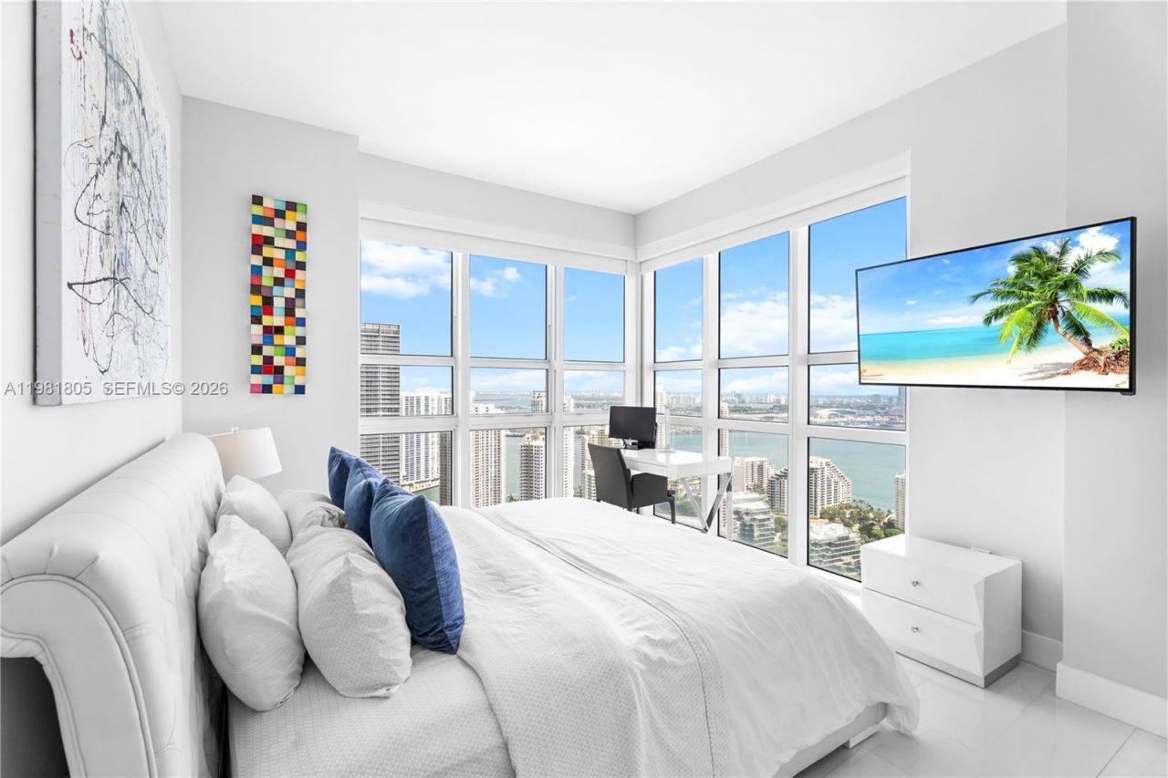 950 Brickell Bay Dr , Unit 4710, Miami, FL 33131 Photo