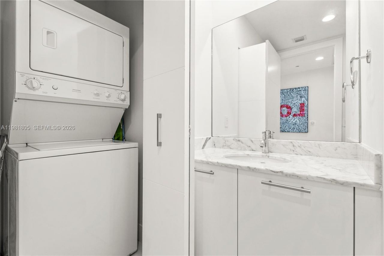 950 Brickell Bay Dr , Unit 4710, Miami, FL 33131 Photo