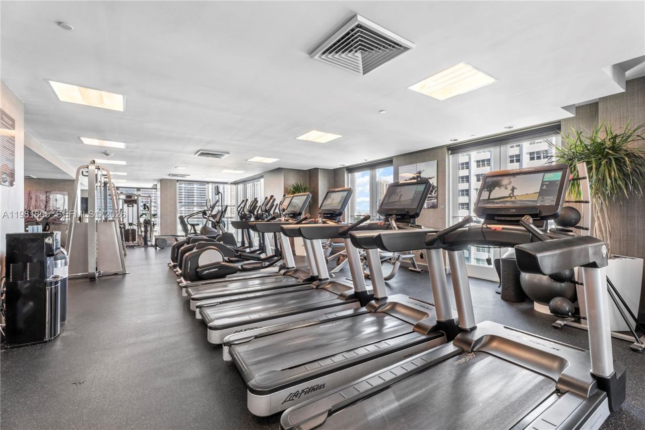 950 Brickell Bay Dr , Unit 4710, Miami, FL 33131 Photo